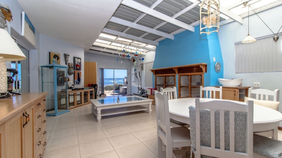 5 Bedroom Property for Sale in Sandbaai Western Cape